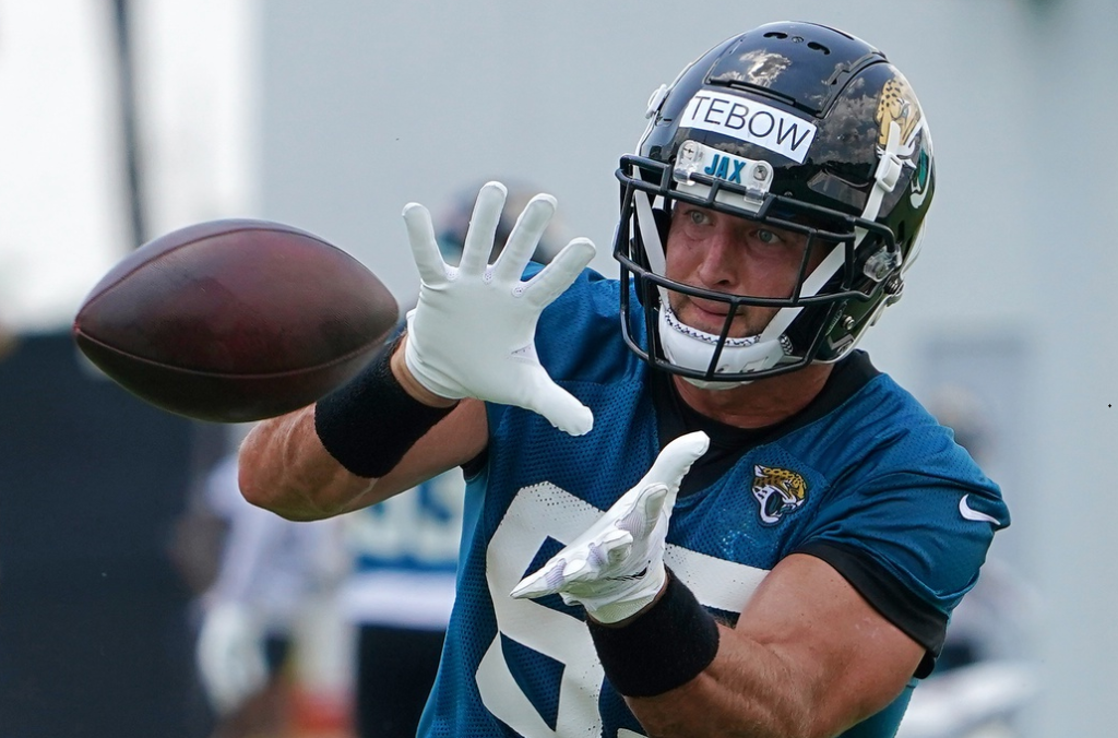 Which 3 teams might be most interested in Zach Ertz trade: Jacksonville Jaguars