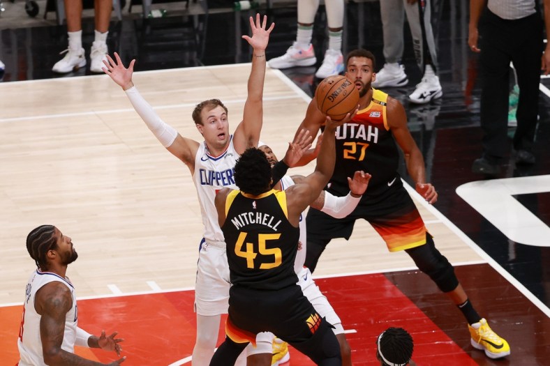 Jun 10, 2021; Salt Lake City, Utah, USA; Utah Jazz guard Donovan Mitchell (45) goes around LA Clippers guard Luke Kennard (5) and shoots the ball during the fourth quarter of game two in the second round of the 2021 NBA Playoffs at Vivint Arena. Utah Jazz won 117-111. Mandatory Credit: Chris Nicoll-USA TODAY Sports