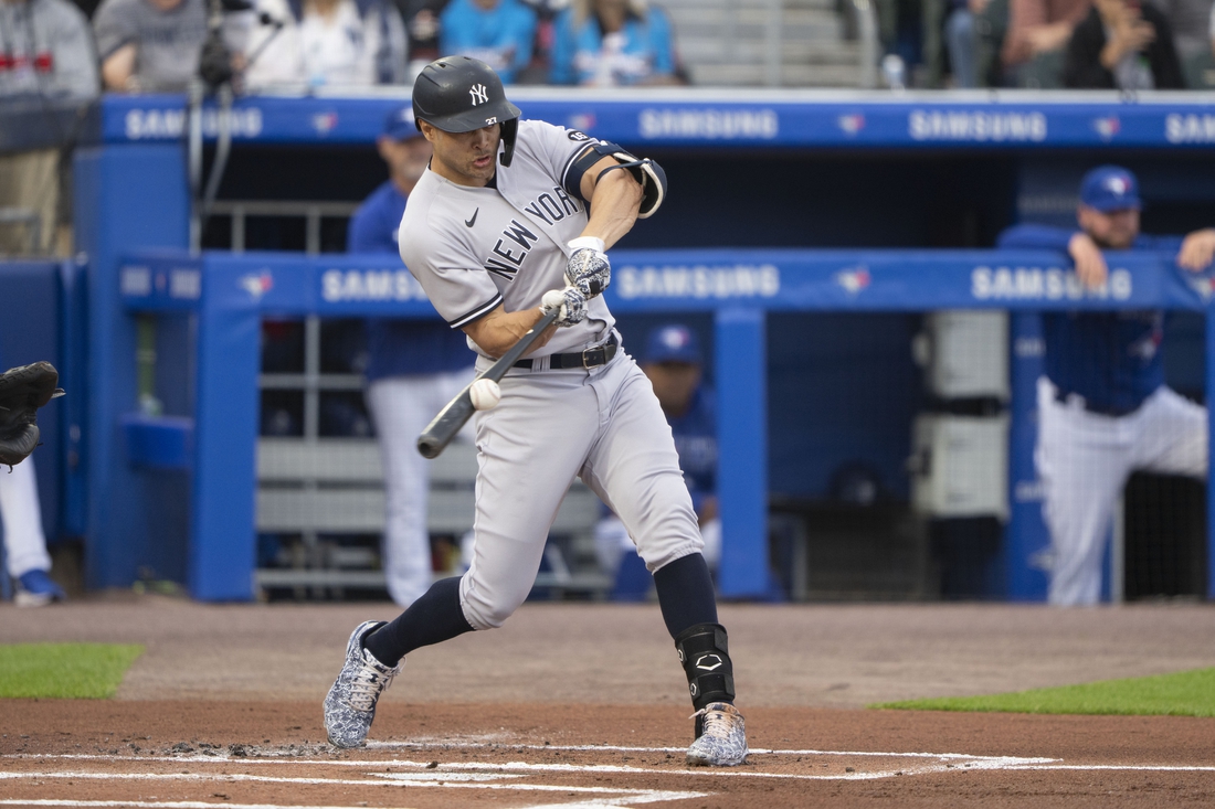 Blue Jays edge Yankees