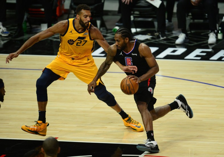 Los Angeles Clippers' Kawhi Leonard may miss rest of Jazz series with possible ACL injury