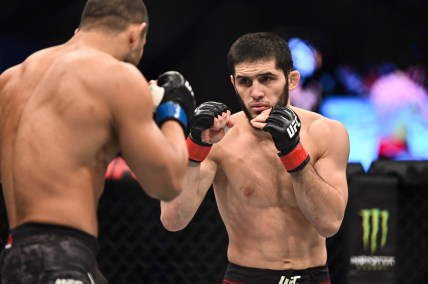 Islam Makhachev submits Thiago Moises in Round 4 at UFC