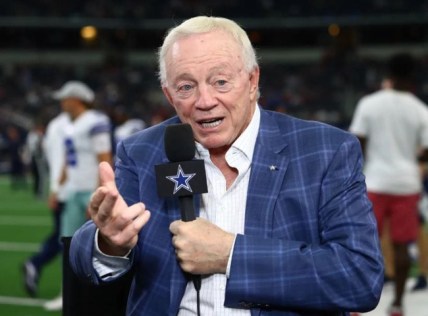 Dallas Cowboys owner Jerry Jones is moving toward the right side of history.Art 0816 Jerry Jones