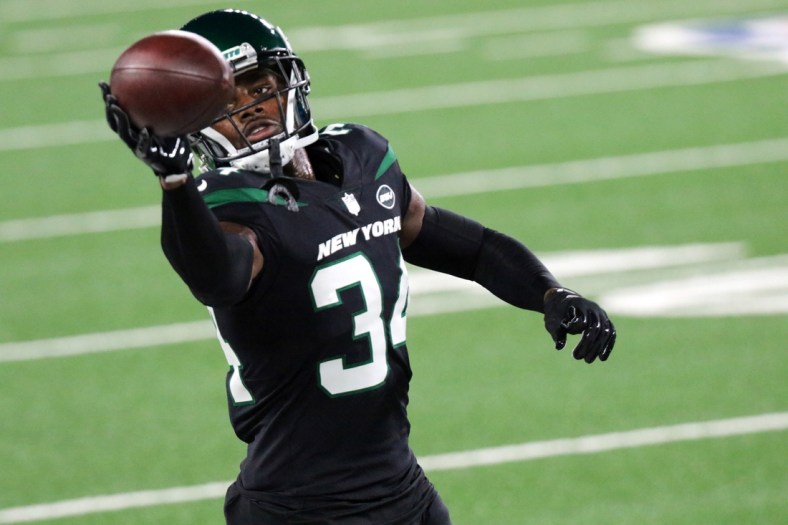 Nov 9, 2020; East Rutherford, New Jersey, USA; New York Jets cornerback Brian Poole (34) makes a one-handed catch during practice before the game against the New England Patriots at MetLife Stadium. Mandatory Credit: Kevin R. Wexler/NorthJersey.com via USA TODAY NETWORK