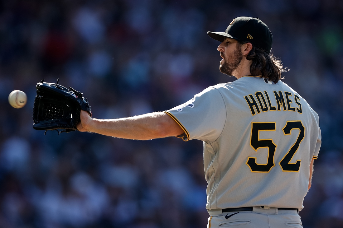 Yankees trade for Pirates' Clay Holmes in bullpen boost