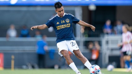 Los Angeles Galaxy’s Efrain Alvarez signs contract extension