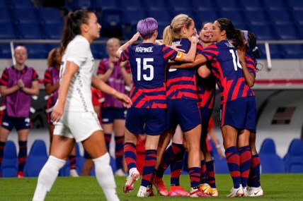 RECAP: USWNT rebounds with romp over New Zealand at Olympics