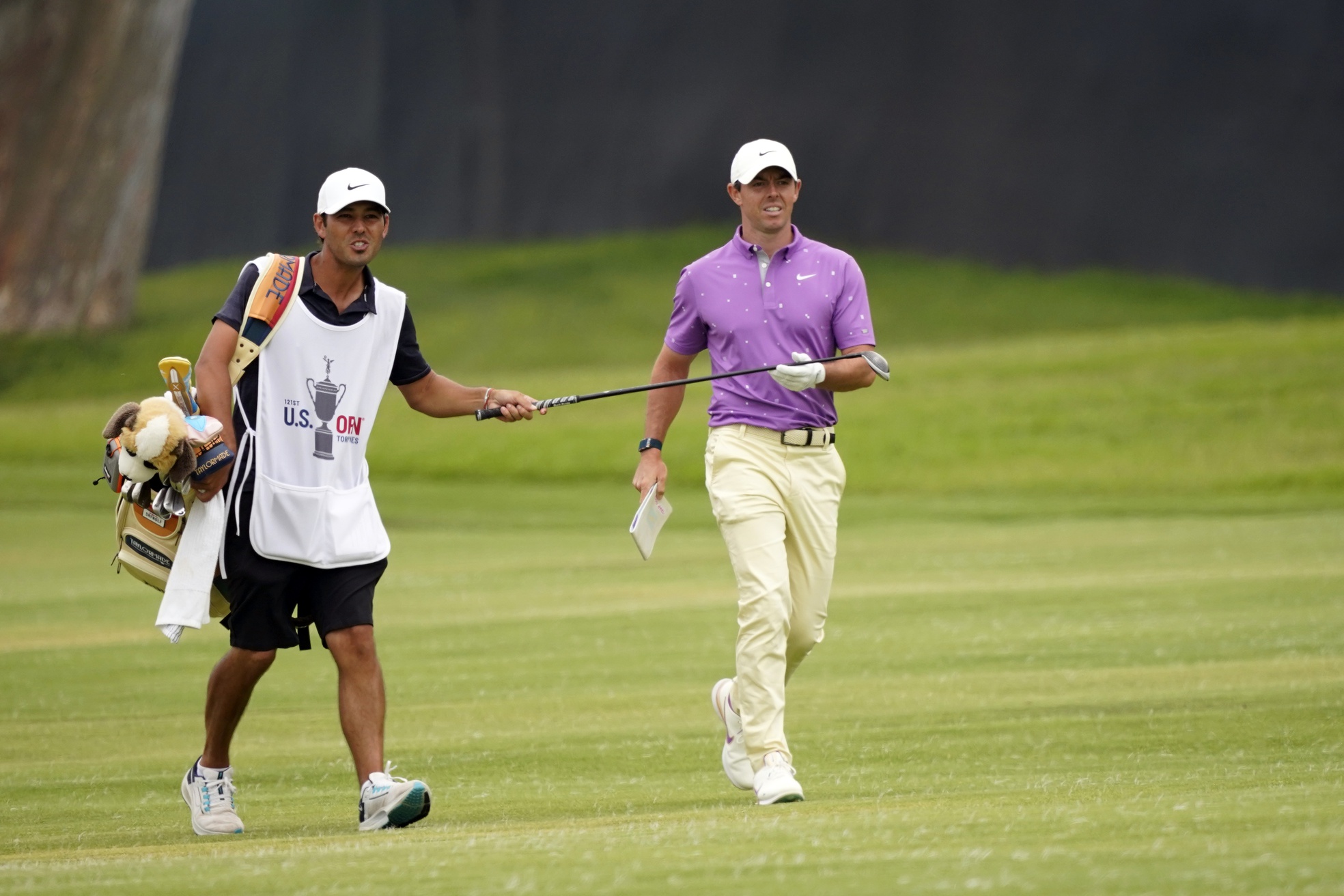 WATCH: Fan casually steals Rory McIlroy's club at Scottish Open