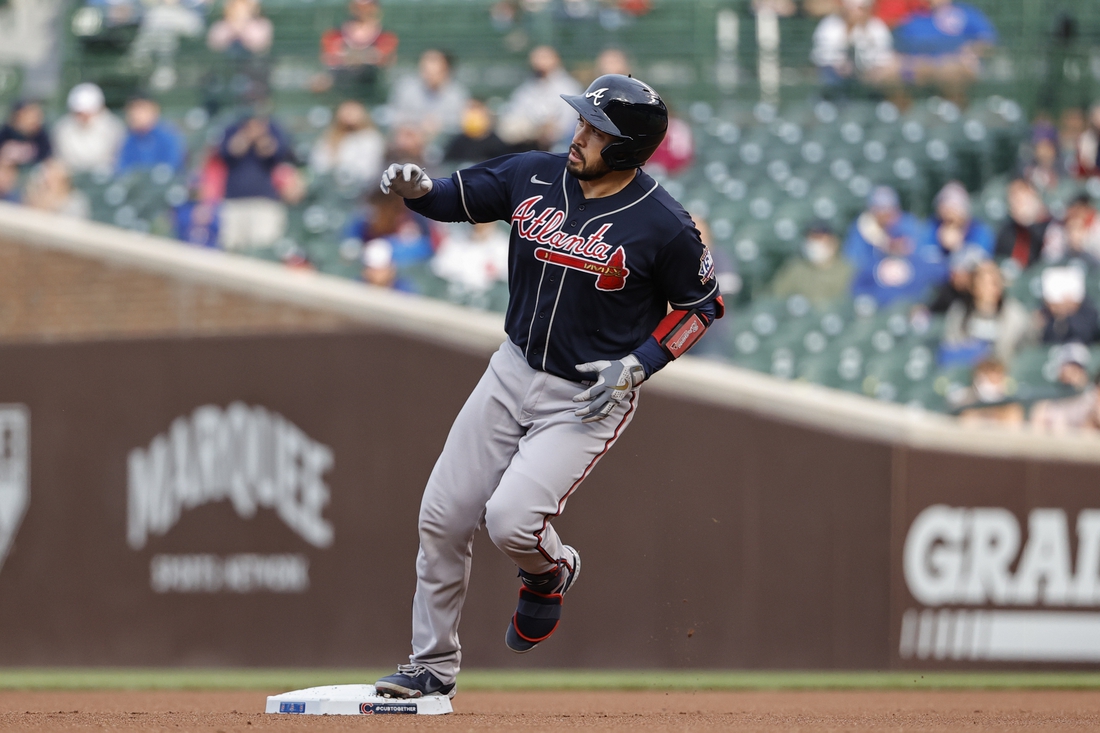 Braves sign Travis d'Arnaud to new two-year contract