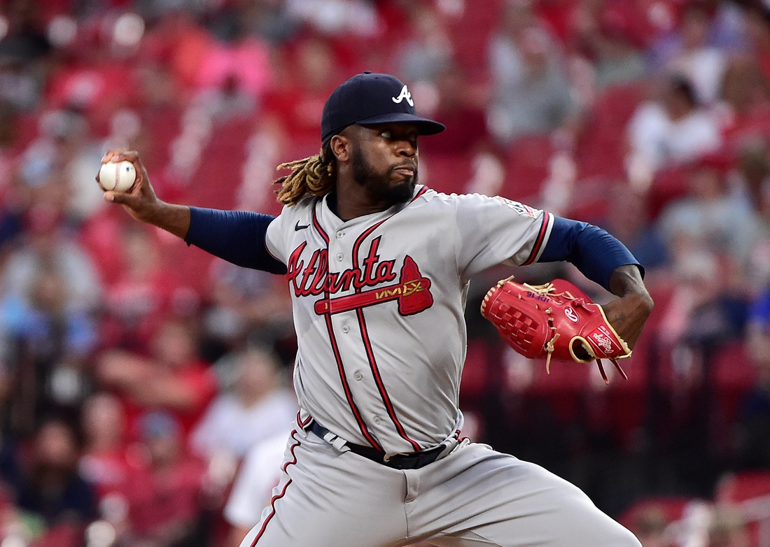 Aug 5, 2021; St. Louis, Missouri, USA;  Atlanta Braves starting pitcher Touki Toussaint (62) pitches during the first inning against the St. Louis Cardinals at Busch Stadium. Mandatory Credit: Jeff Curry-USA TODAY Sports