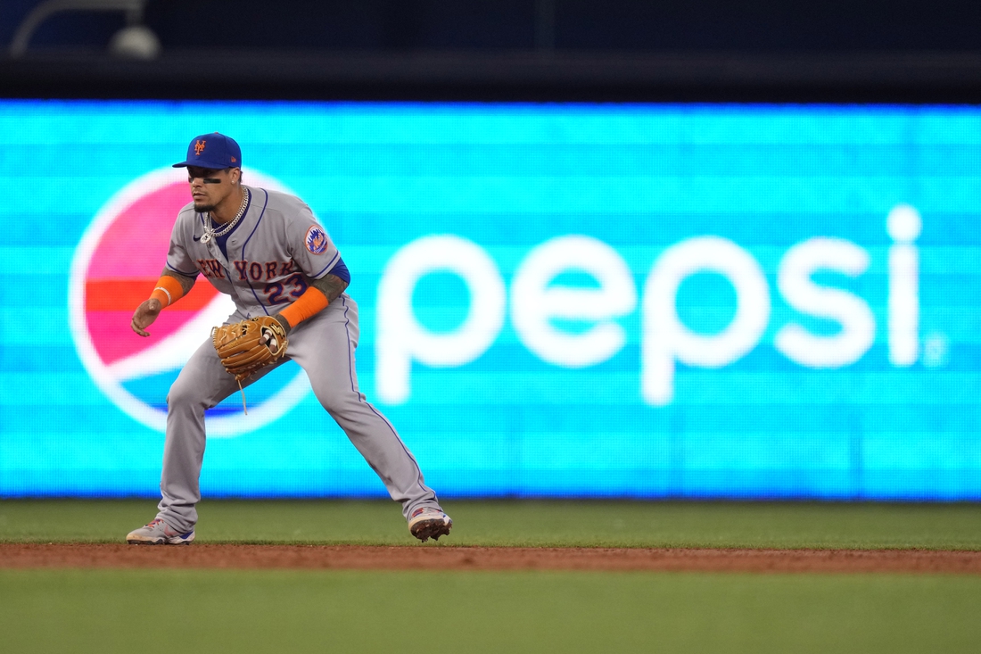 Mets' Javier Baez on injured list with back spasms