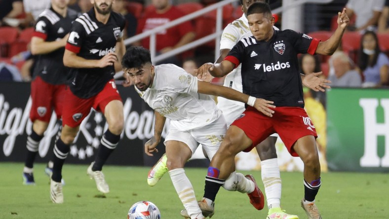 Aug 21, 2021; Washington, DC, Washington, DC, USA; Atlanta United FC midfielder Marcelino Moreno (10) and D.C. United forward Edison Flores (10) battle for the ball in the first half at Audi Field. Mandatory Credit: Geoff Burke-USA TODAY Sports