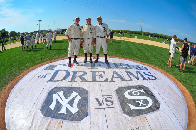 WATCH: Yankees-White Sox 'Field of Dreams' matchup stages epic pregame show