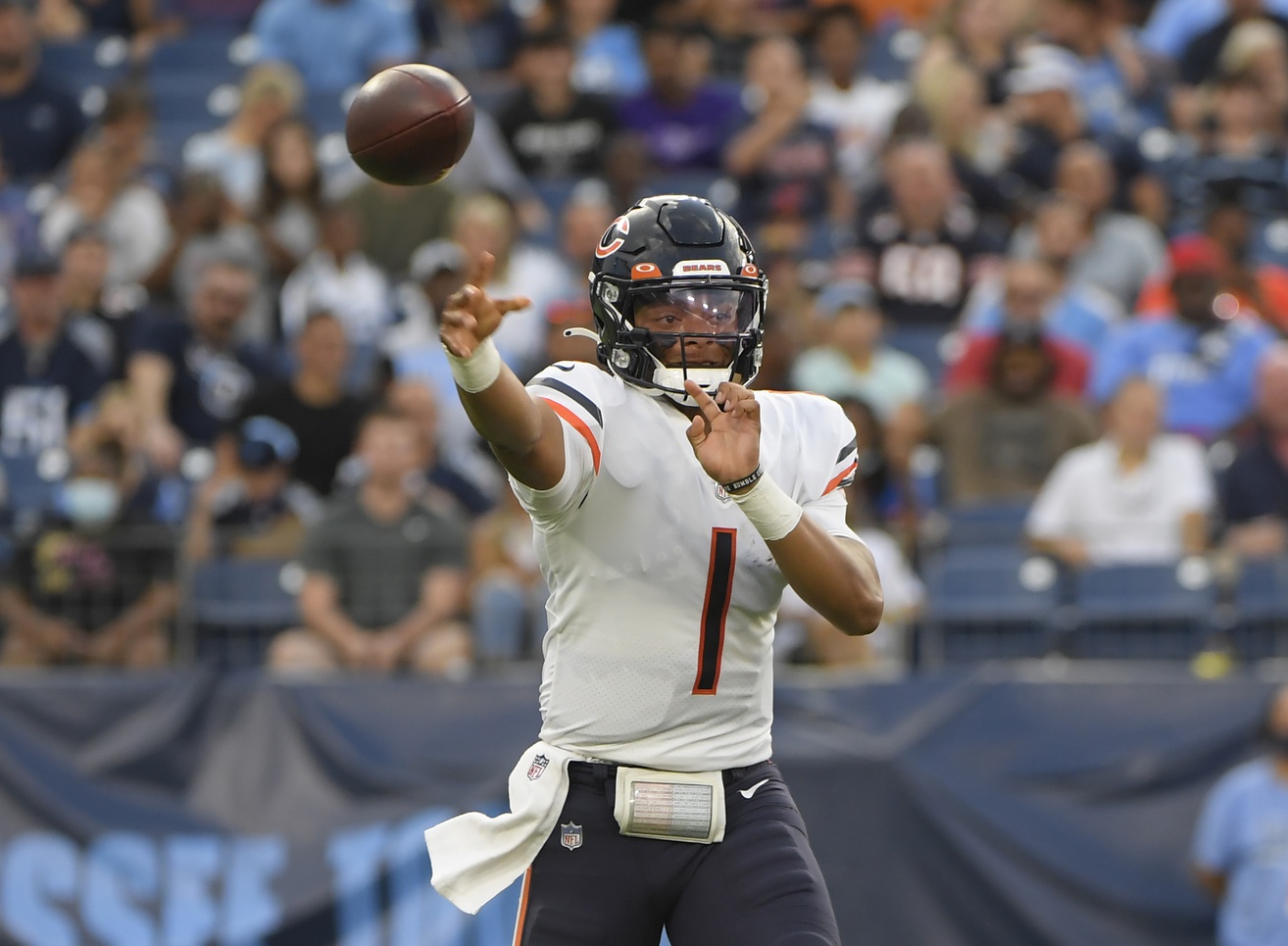 LOOK: Justin Fields' TD throw ignites Chicago Bears starting QB debate