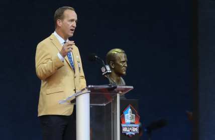 WATCH: Peyton Manning gets emotional, takes swipe at Tom Brady during Hall of Fame speech
