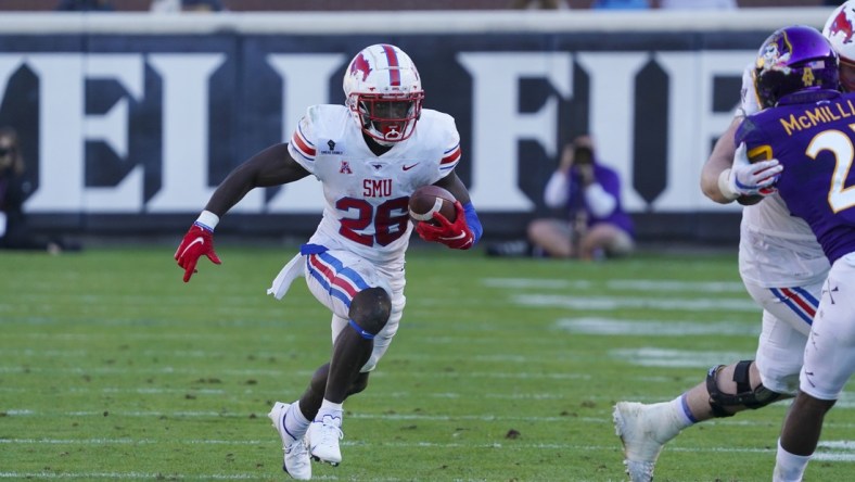 Nov 28, 2020; Greenville, North Carolina, USA; Southern Methodist Mustangs running back Ulysses Bentley IV (26) runs the ball against the East Carolina Pirates at Dowdy-Ficklen Stadium. Mandatory Credit: James Guillory-USA TODAY Sports