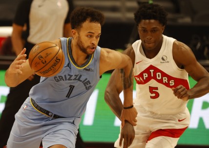 May 8, 2021; Tampa, Florida, USA;  Memphis Grizzlies forward Kyle Anderson (1) moves to the basket as Toronto Raptors forward Stanley Johnson (5) defends during the second half at Amalie Arena. Mandatory Credit: Kim Klement-USA TODAY Sports