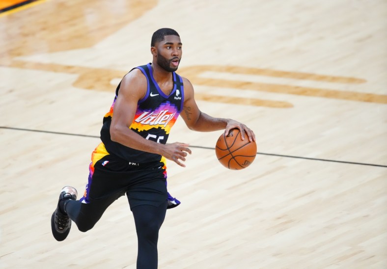 Jun 1, 2021; Phoenix, Arizona, USA; Phoenix Suns guard E'Twaun Moore (55) against the Los Angeles Lakers during game five in the first round of the 2021 NBA Playoffs at Phoenix Suns Arena. Mandatory Credit: Mark J. Rebilas-USA TODAY Sports