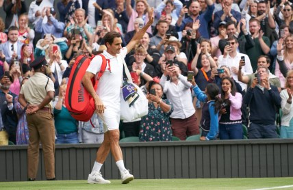 Roger Federer: No hurry to return from knee surgery