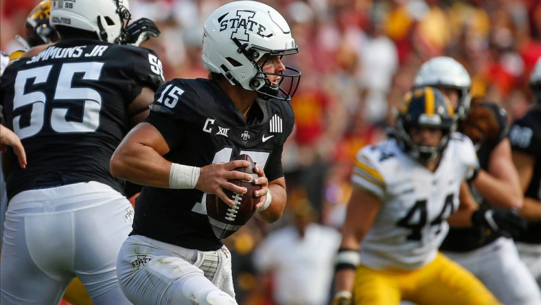 Iowa State senior quarterback Brock Purdy scans the field for an open receiver late in the second quarter against Iowa at Jack Trice Stadium in Ames on Saturday, Sept. 11, 2021.20210911 Cyhawk