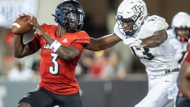 WATCH: Louisville stuns UCF with late game-winning pick-6