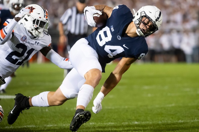Penn State's Jan Mahlert (84) makes a catch in the first quarter against Auburn at Beaver Stadium on Saturday, Sept. 18, 2021, in State College.

Hes Dr 091821 Pennstate 24