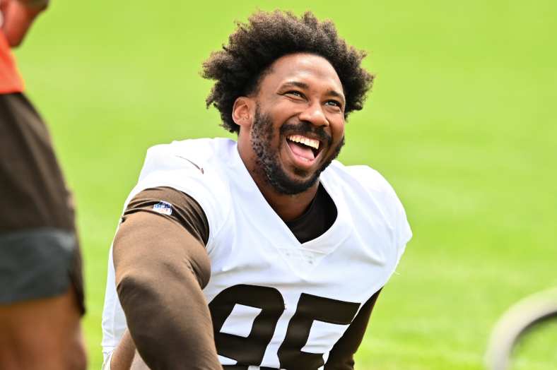 Cleveland Browns Provide Myles Garrett Update Say Star Suffered Shoulder And Bicep Injuries
