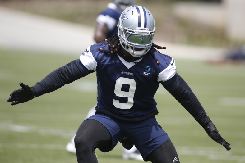 Jun 3, 2021; Frisco, TX, USA; Dallas Cowboys middle linebacker Jaylon Smith (9) goes through drills during voluntary Organized Team Activities at the Star Training Facility in Frisco, Texas. Mandatory Credit: Tim Heitman-USA TODAY Sports