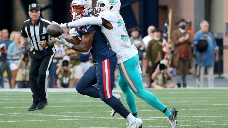 From left, Patriots player Jakobi Meyers attempts to catch a ball as Dolphins player Jason McCourty blocks him during the Dolphins v. Patriots game at Gillette Stadium in Foxborough, Massachusetts on Sept. 12, 2021.

Hunterlongdolphinspats912 Falcigno 18