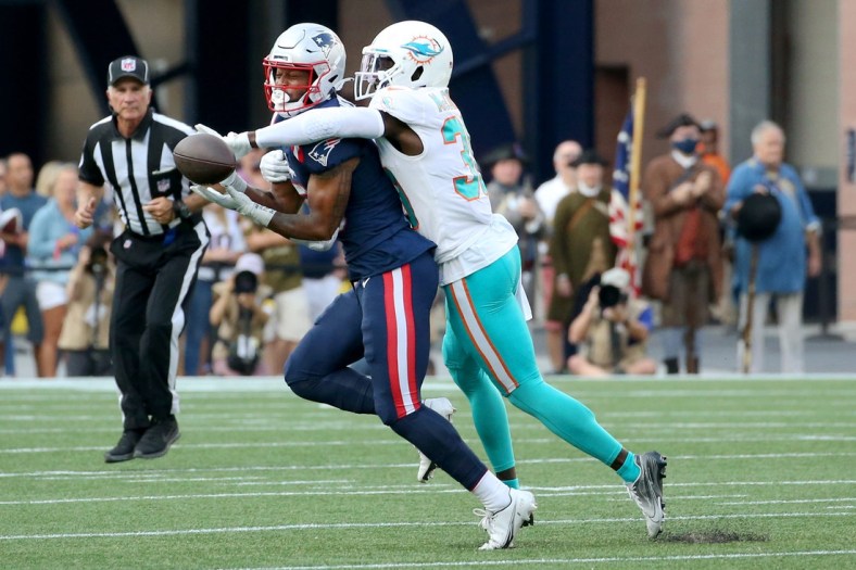 From left, Patriots player Jakobi Meyers attempts to catch a ball as Dolphins player Jason McCourty blocks him during the Dolphins v. Patriots game at Gillette Stadium in Foxborough, Massachusetts on Sept. 12, 2021.

Hunterlongdolphinspats912 Falcigno 18
