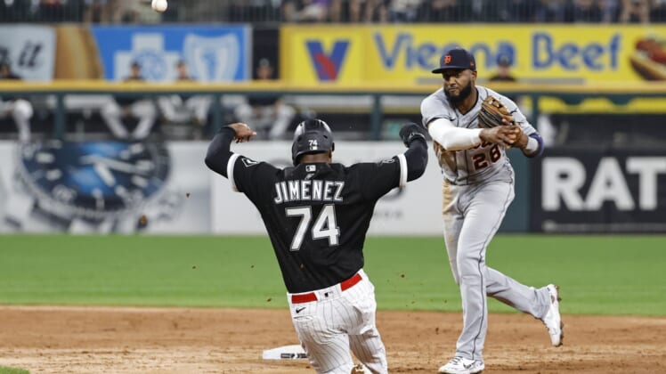 Oct 1, 2021; Chicago, Illinois, USA; Detroit Tigers third baseman Niko Goodrum (28) throws out Chicago White Sox left fielder Eloy Jimenez (74) at second base during the third inning at Guaranteed Rate Field. Mandatory Credit: Kamil Krzaczynski-USA TODAY Sports