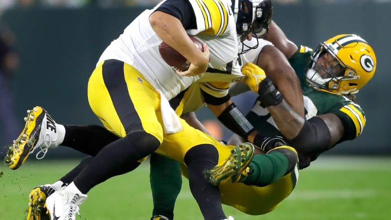 Green Bay Packers linebacker Rashan Gary (52) sacks Pittsburgh Steelers quarterback Ben Roethlisberger (7) in the second half during their football game on Sunday, October 3, 2021, at Lambeau Field in Green Bay, Wis. Wm. Glasheen USA TODAY NETWORK-Wisconsin

Apc Packers Vs Steelers 13339 100321wag