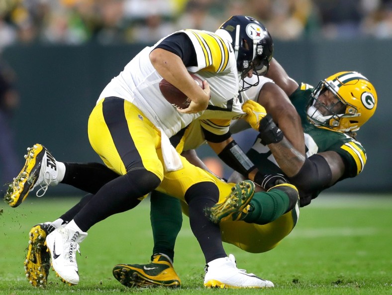 Green Bay Packers linebacker Rashan Gary (52) sacks Pittsburgh Steelers quarterback Ben Roethlisberger (7) in the second half during their football game on Sunday, October 3, 2021, at Lambeau Field in Green Bay, Wis. Wm. Glasheen USA TODAY NETWORK-Wisconsin

Apc Packers Vs Steelers 13339 100321wag