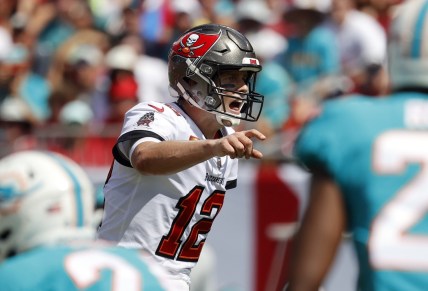 Tom Brady, Antonio Brown team to lead Tampa Bay Buccaneers past Miami Dolphins in 45-17 romp