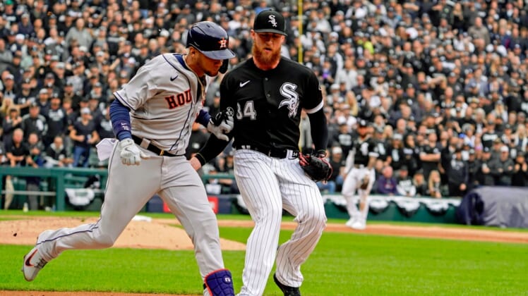 Oct 12, 2021; Chicago, Illinois, USA; Chicago White Sox starting pitcher Michael Kopech (34) forces out Houston Astros first baseman Yuli Gurriel (10) to end the third inning in game four of the 2021 ALDS at Guaranteed Rate Field. Mandatory Credit: David Banks-USA TODAY Sports