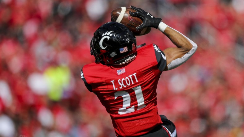 Oct 16, 2021; Cincinnati, Ohio, USA; Cincinnati Bearcats wide receiver Tyler Scott (21) catches a pass against the UCF Knights in the first half at Nippert Stadium. Mandatory Credit: Katie Stratman-USA TODAY Sports