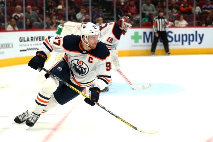 WATCH: Connor McDavid scores two more as Edmonton Oilers clobber Arizona Coyotes, stay perfect