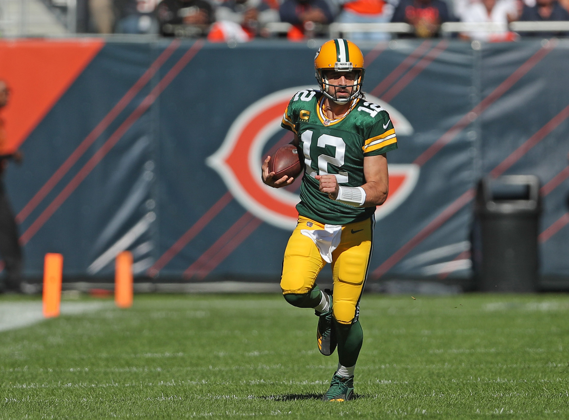 Watch Aaron Rodgers yell 'I still own you' at Bears fans after scoring  rushing TD [VIDEO] - DraftKings Network