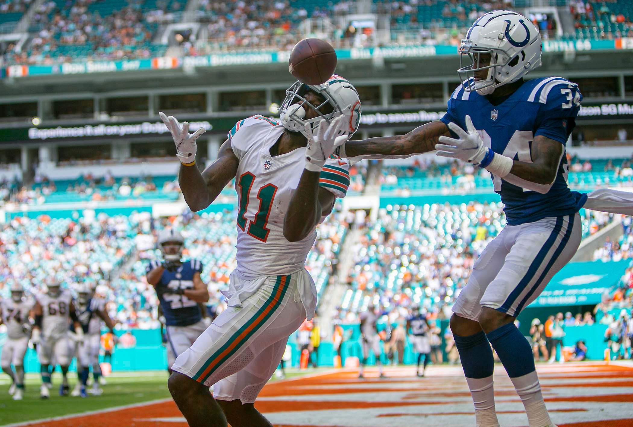 Dolphins' WR concerns continue as Parker has slight hamstring strain