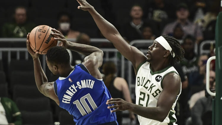 NBA: Preseason-Dallas Mavericks at Milwaukee Bucks