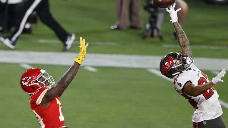 TAMPA, FL - JUL 29: Tampa Bay Buccaneers wide receiver Breshad Perriman  (16) catches a pass during the Tampa Bay Buccaneers Training Camp on July  29, 2022 at the AdventHealth Training Center