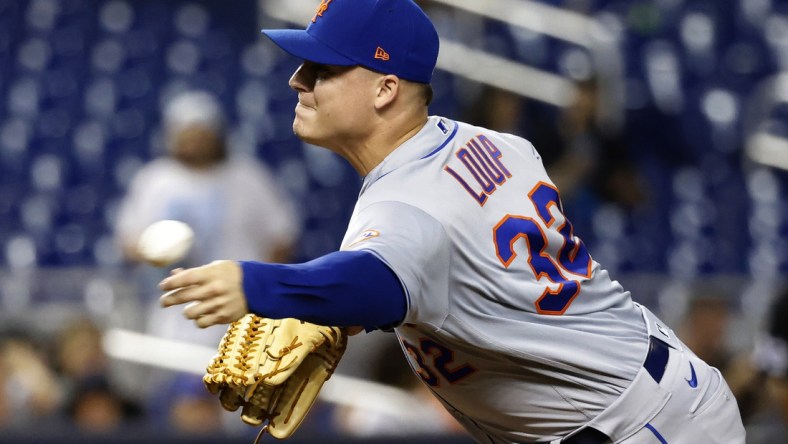 Sep 8, 2021; Miami, Florida, USA;  New York Mets pitcher Aaron Loup (32) pitches against the Miami Marlins during the eighth inning at loanDepot Park Mandatory Credit: Rhona Wise-USA TODAY Sports