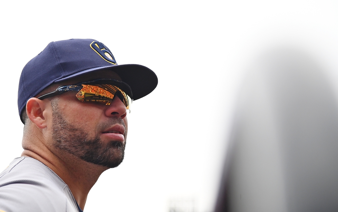 Manny Piña, Brewers catcher for 6 seasons, signs with Braves