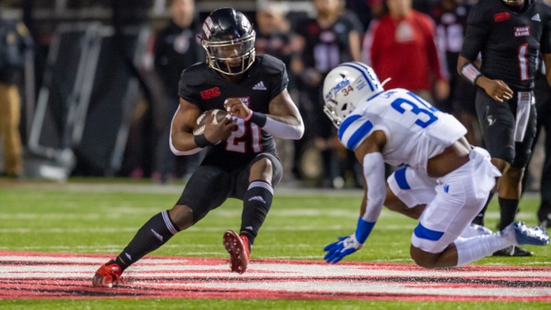 Chris Smith runs the ball as The Louisiana Ragin Cajuns take on Georgia State at Cajun Field in Lafayette, LA. Thursday, Nov. 4, 2021.

Cajuns Vs Georgia State 3378