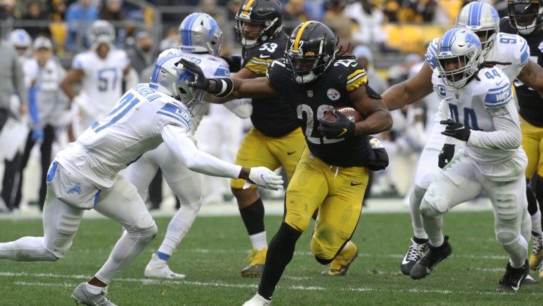 Nov 14, 2021; Pittsburgh, Pennsylvania, USA;  Pittsburgh Steelers running back Najee Harris (22) carries the ball against the Detroit Lions during the second quarter at Heinz Field. Mandatory Credit: Charles LeClaire-USA TODAY Sports