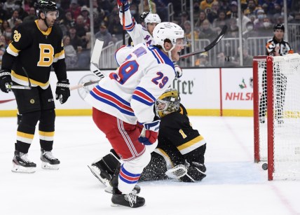 WATCH: Artemi Panarin scores go-ahead goal as New York Rangers top Boston Bruins, 5-2