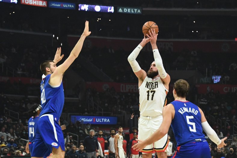 Nov 29, 2021; Los Angeles, California, USA; New Orleans Pelicans center Jonas Valanciunas (17) shoots the ball over LA Clippers center Ivica Zubac (40) in the first half at Staples Center. Mandatory Credit: Richard Mackson-USA TODAY Sports