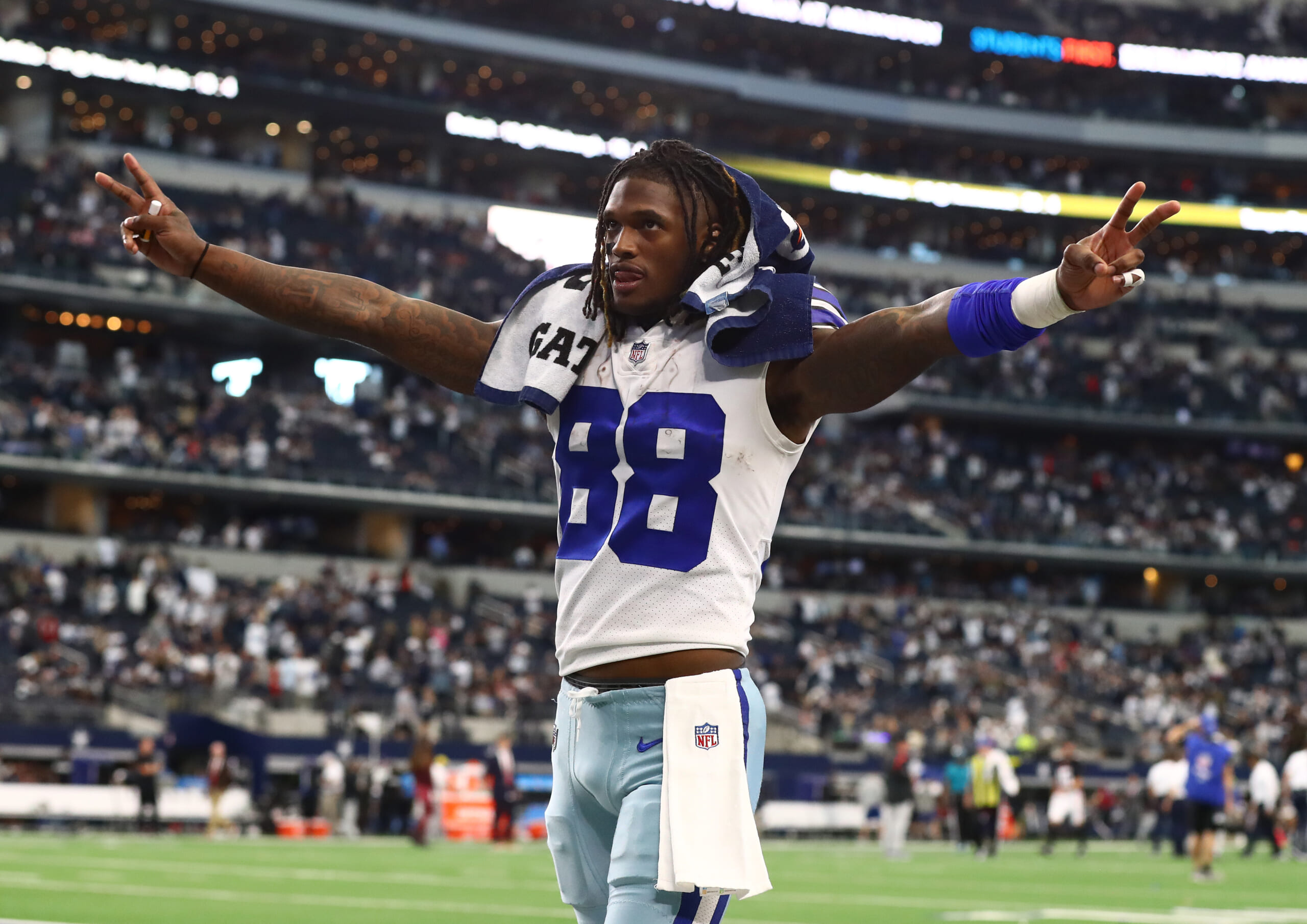 Dallas Cowboys Star CeeDee Lamb Exits Game With Concussion