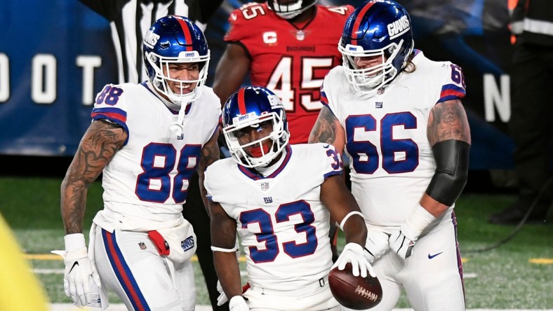 New York Giants tight end Evan Engram (88), running back Dion Lewis (33), and guard Shane Lemieux (66) celebrate Lewis' touchdown against the Tampa Bay Buccaneers in the first half at MetLife Stadium on Monday, Nov. 2, 2020, in East Rutherford.

Nyg Vs Tb