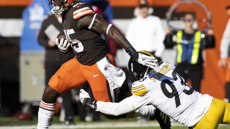 Oct 31, 2021; Cleveland, Ohio, USA; Cleveland Browns tight end David Njoku (85) sheds a tackle from Pittsburgh Steelers inside linebacker Joe Schobert (93) during the fourth quarter at FirstEnergy Stadium. Mandatory Credit: Scott Galvin-USA TODAY Sports