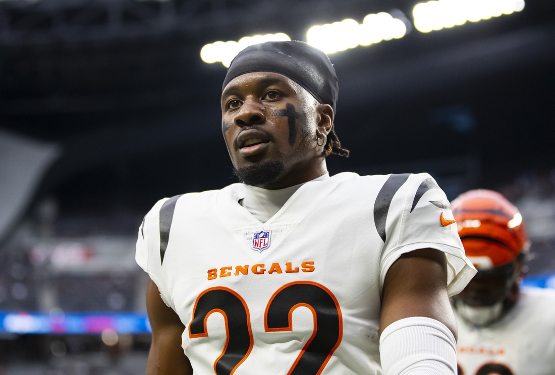 Nov 21, 2021; Paradise, Nevada, USA; Cincinnati Bengals cornerback Chidobe Awuzie (22) against the Las Vegas Raiders at Allegiant Stadium. Mandatory Credit: Mark J. Rebilas-USA TODAY Sports